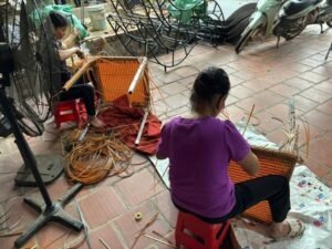 Dịch Vụ Đan Lại và Bảo Dưỡng Bàn Ghế Mây Nhựa