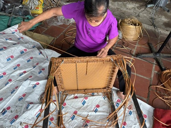 Dịch Vụ Đan Lại và Bảo Dưỡng Bàn Ghế Mây Nhựa
